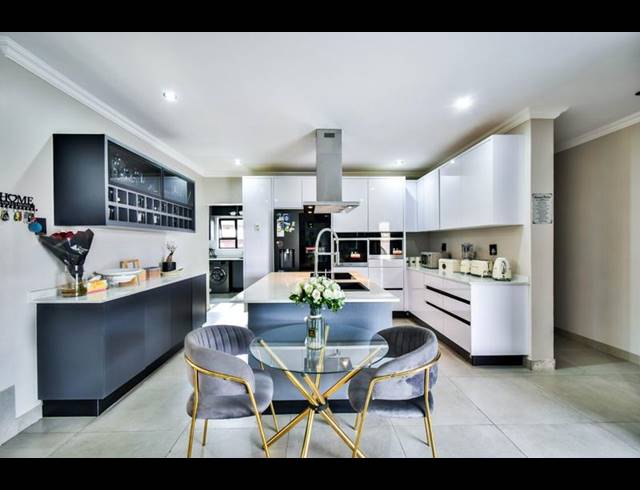 6 BEDROOM HOUSE FOR SALE IN SAVANNAH COUNTRY ESTATE